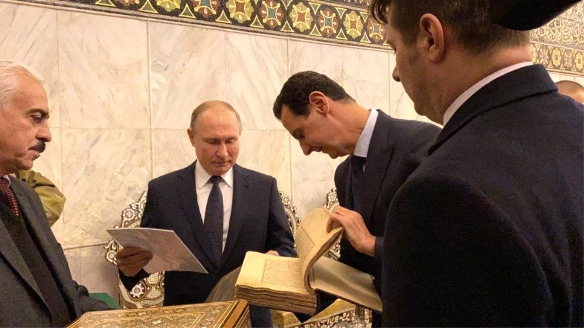 Putin, Emevi Camii\'nde Kur\'an-ı Kerim\'i inceledi