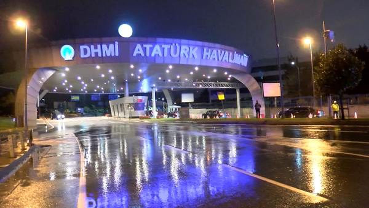 Rusya Devlet Başkanı Putin Atatürk Havalimanı\'na geldi