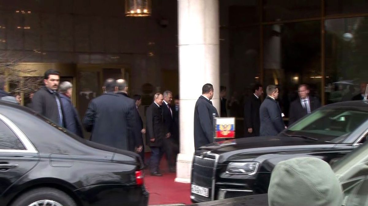 Rusya Devlet Başkanı Putin kritik görüşme için otelden ayrıldı