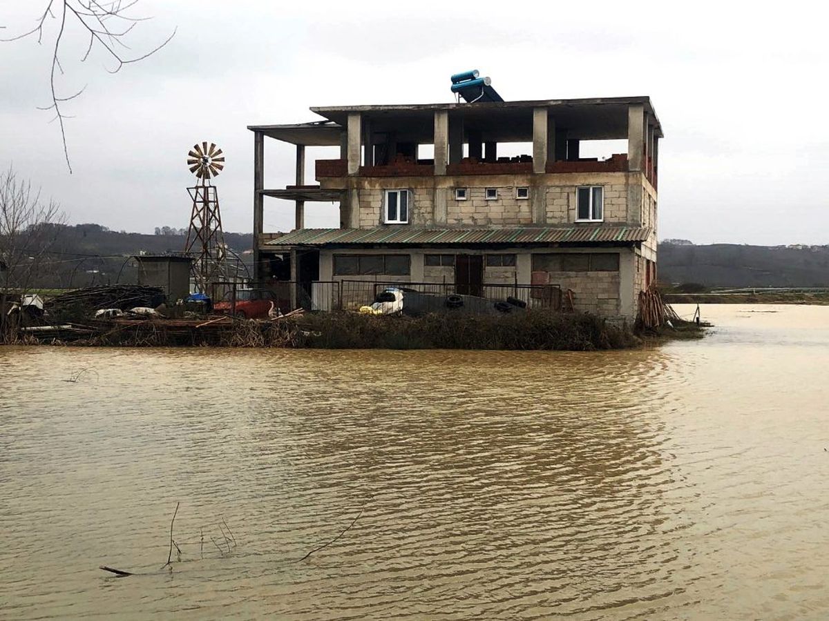 Sakarya\'da su baskını nedeniyle bir mahalle sular altında kaldı