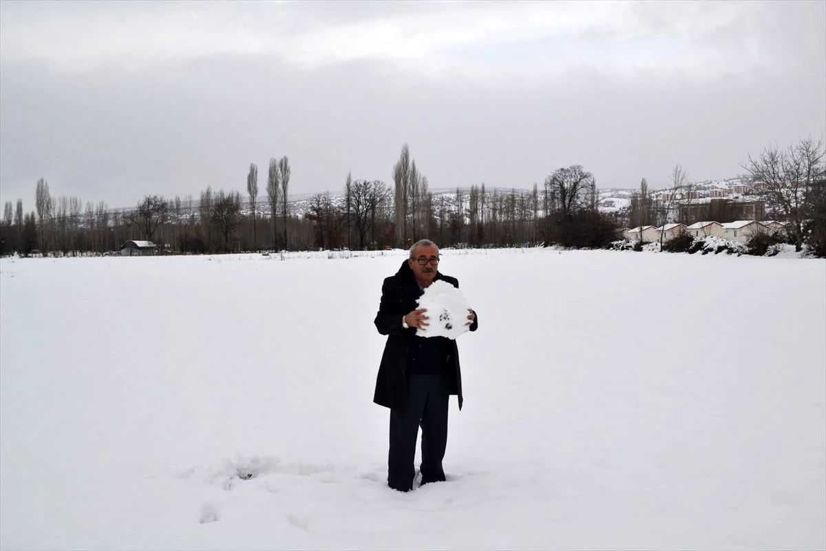 Simav\'da kar yağışı çiftçileri sevindirdi
