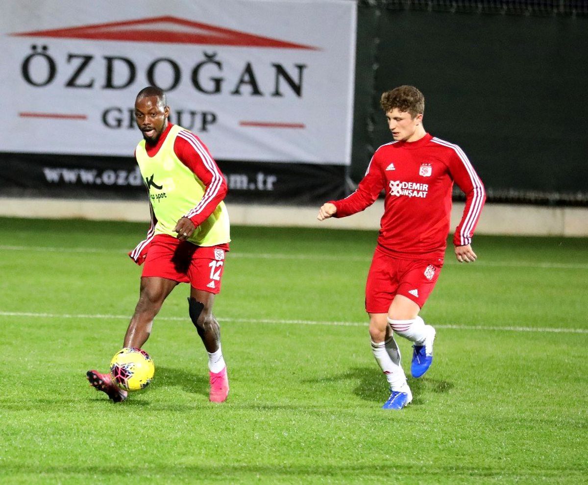 Sivasspor\'un Antalya kampı devam ediyor