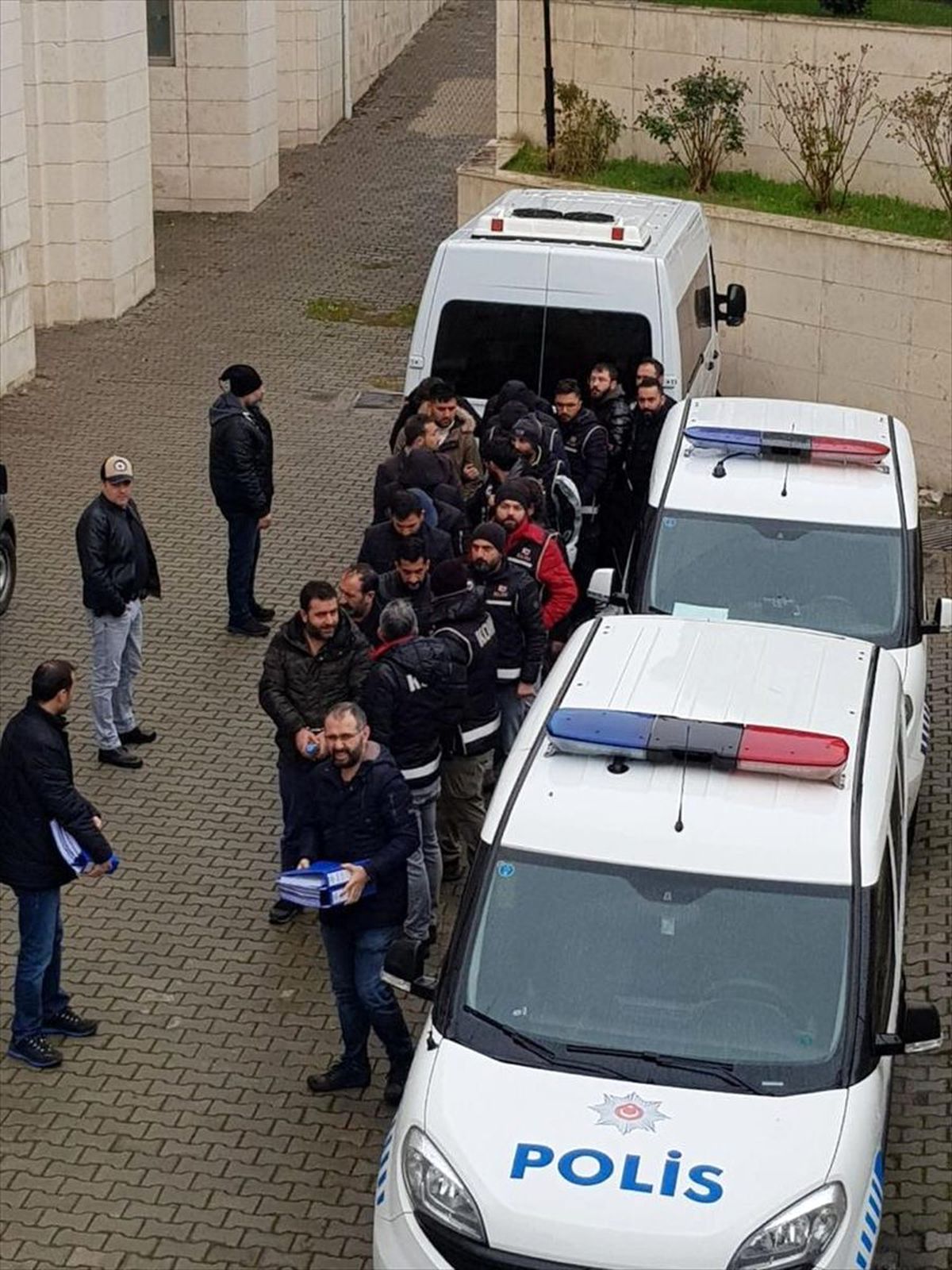 Suç örgütüne yönelik operasyonda serbest bırakılan şüphelilerden 5\'i itiraz üzerine tutuklandı