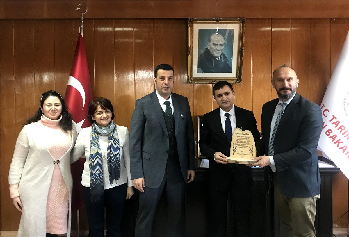 Tarımsal Araştırma Enstitüsü Müdürü Doç. Dr. Tülek\'e plaket verildi