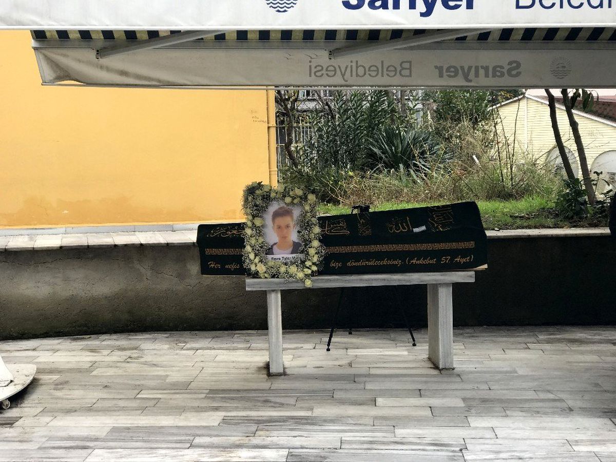 Ünlü çiftin bıçaklanarak öldürülen oğlu Emre Tyler Mays son yolculuğuna uğurlandı