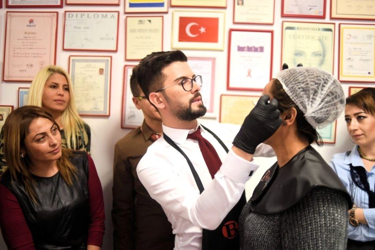 Uzmanından kalıcı makyaj dersi