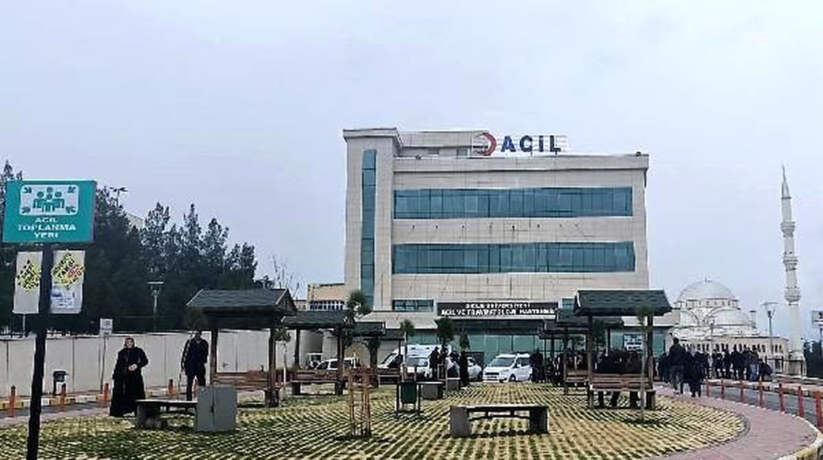 4\'üncü kattaki sınıfın penceresinden atlayan Rojbin, hayati tehlikeyi atlattı