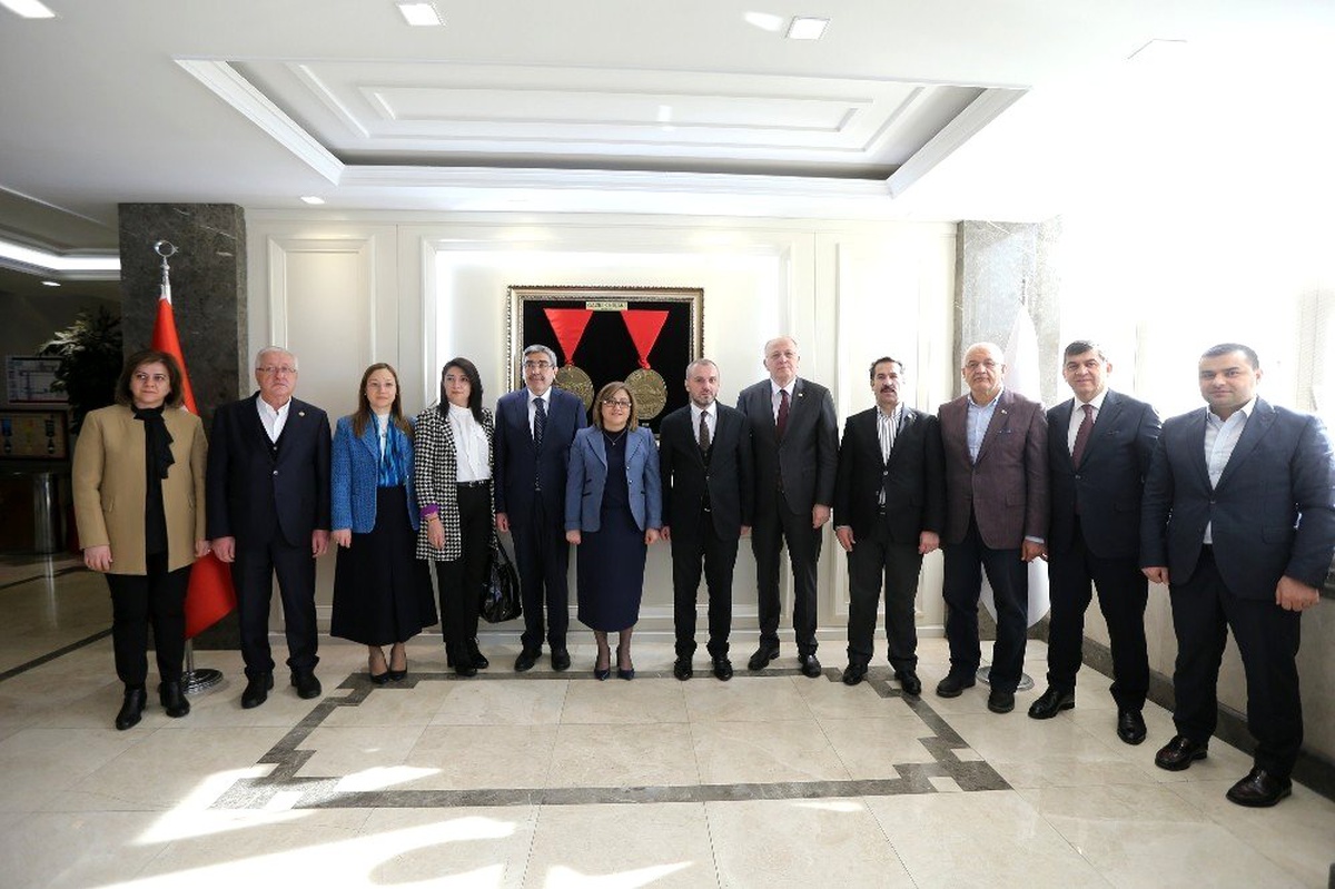 AK Partili Kandemir Başkan Şahin\'i ziyaret etti