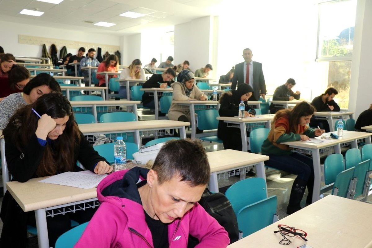 ALKÜ\'de Yabancı dil yeterlilik sınavı yapıldı