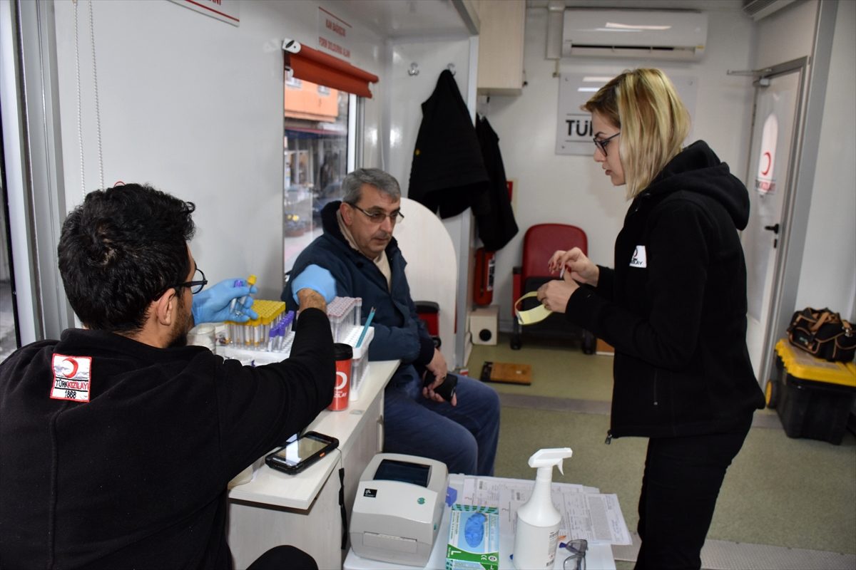Aydın\'da ilik nakli bekleyen Mehmet öğretmen için kampanya düzenlendi