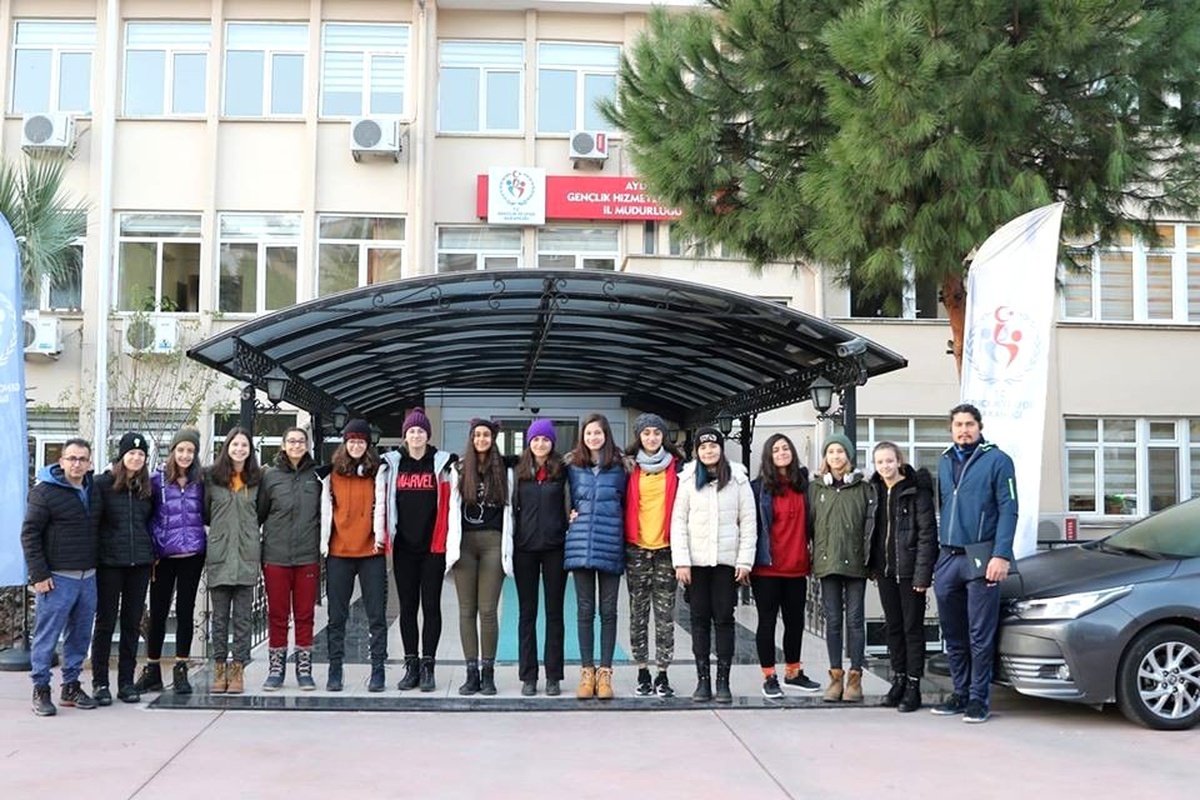 Aydın\'ı filede temsil edecek kız ve erkekler yola çıktı