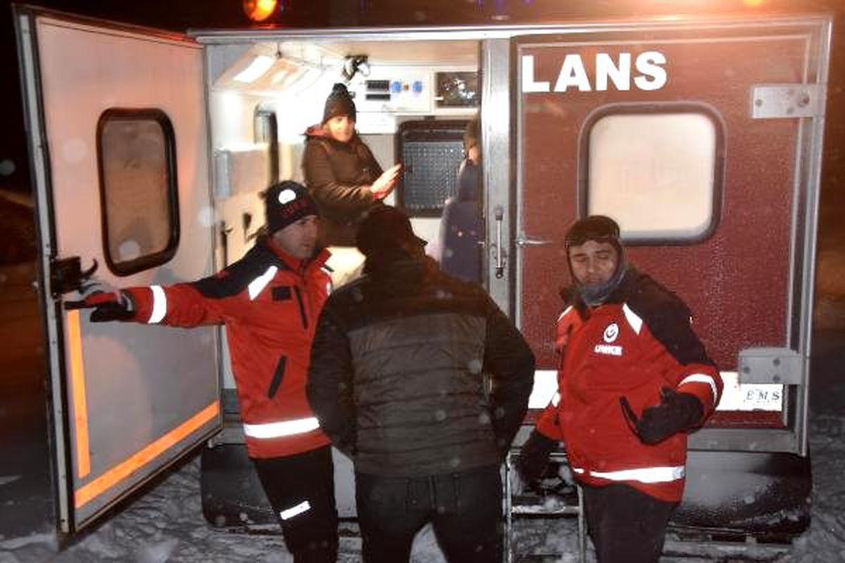 Ayılara yem bırakmaya gittiler, 8 saat mahsur kaldılar