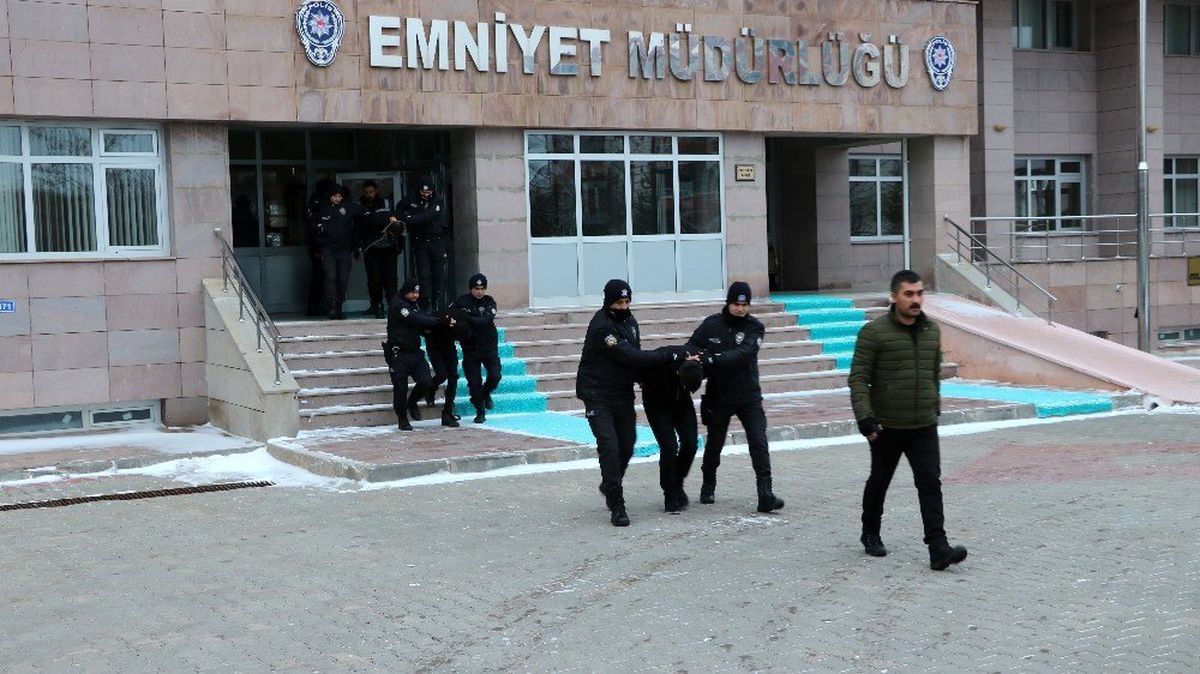 Bahis dolandırıcıları yakalandı