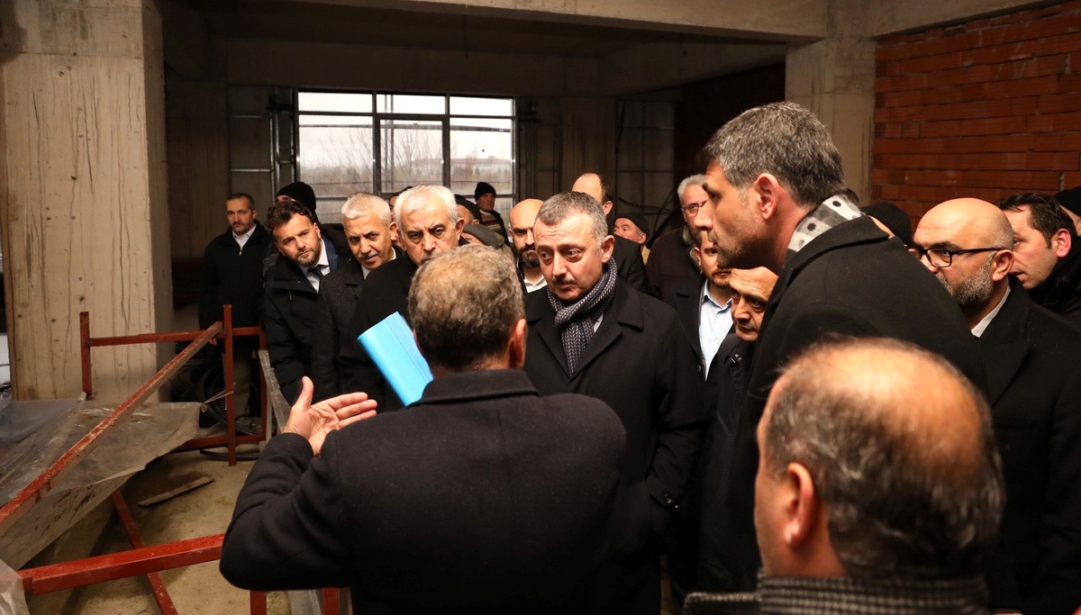 Başkan Büyükakın, İstasyon Camii\'nde inceleme yaptı