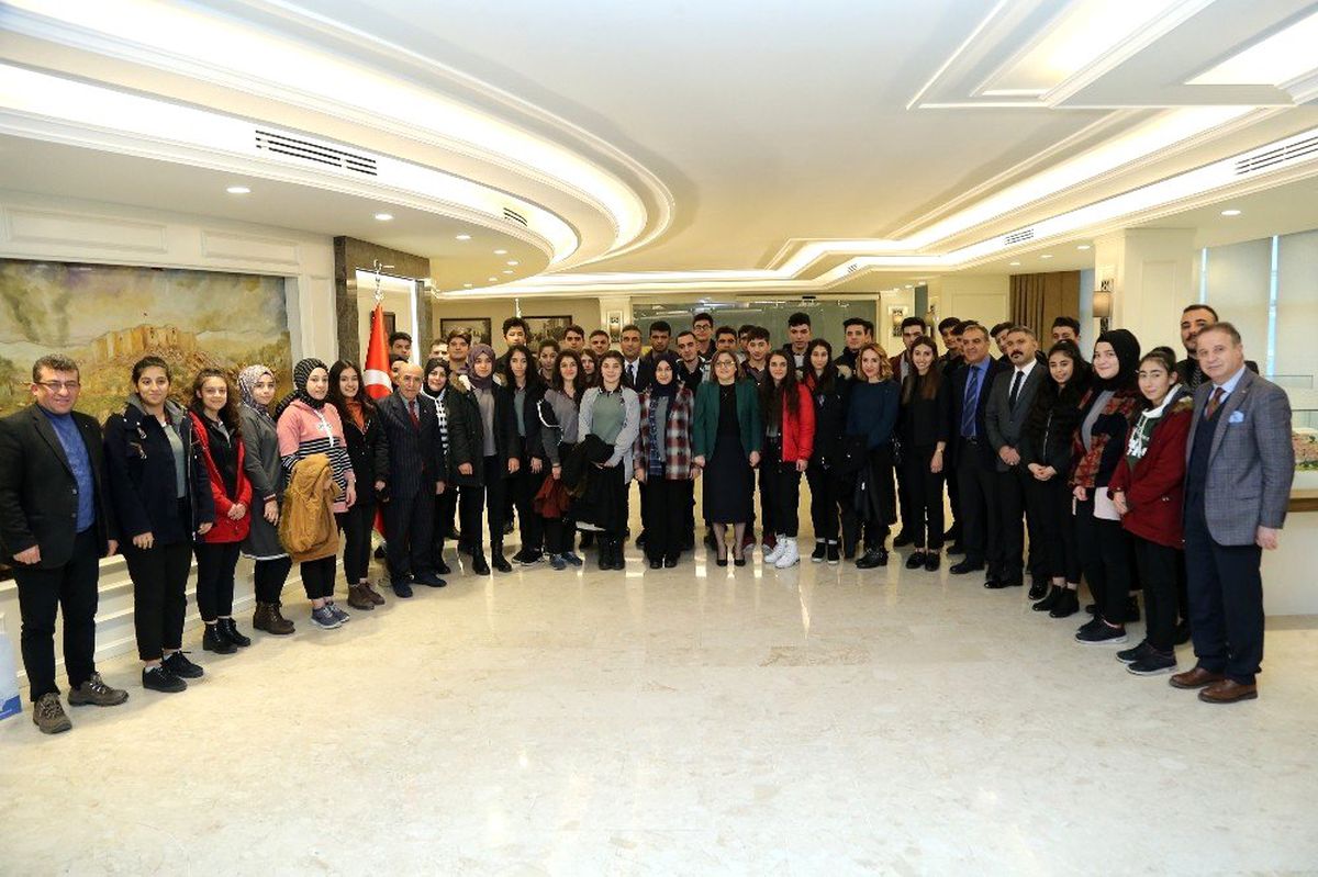 Başkan Şahin, öğrencilerle buluştu