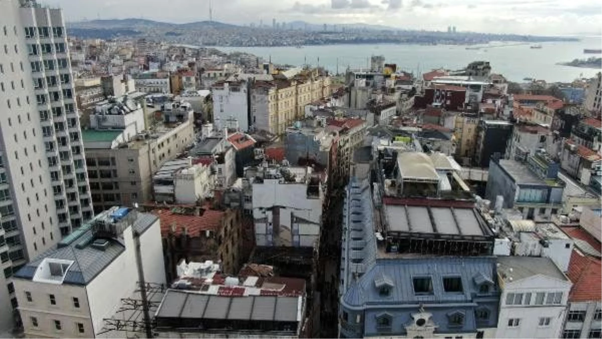 Beyoğlu\'nda çöken bina havadan fotoğraflandı