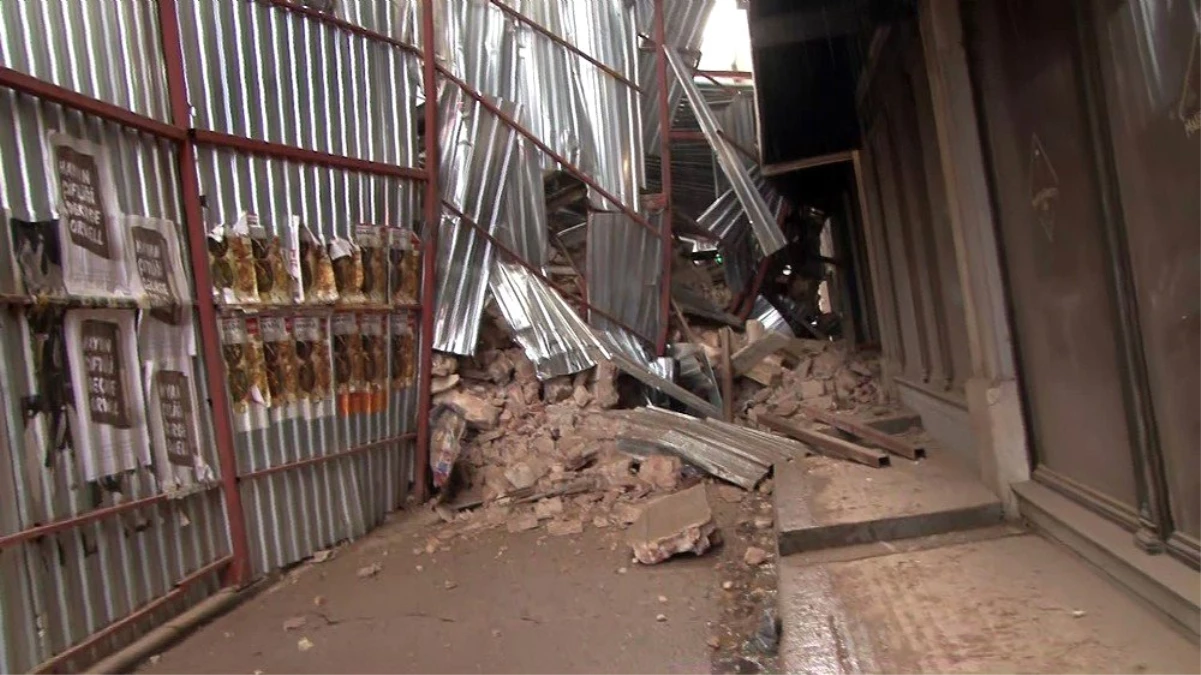 Beyoğlu\'nda tadilat halindeki binada çökme meydana geldi