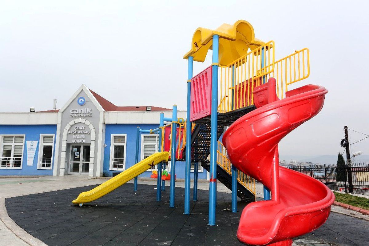 Canik\'te parklar yenileniyor