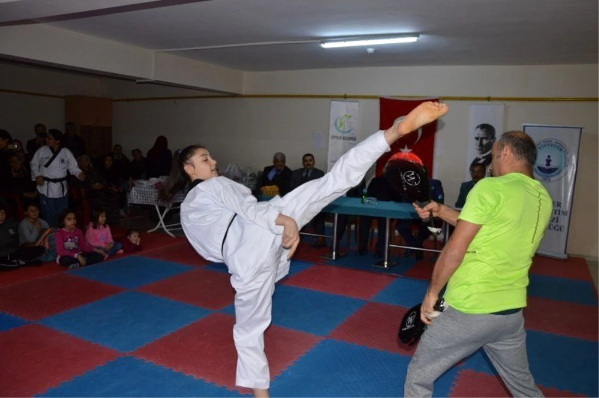 Çifteler\'de taekwondo ve kick boksta kuşak terfi sınavı