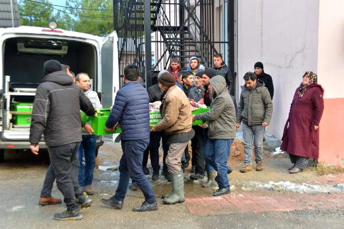 Çığ altında kalan işçinin cansız bedeni bulundu (4)