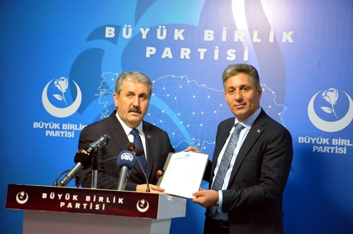 Destici: "Başta ABD ve İran olmak üzere yabancı güçlerin Irak\'tan elini ayağını çekmesini arzu...