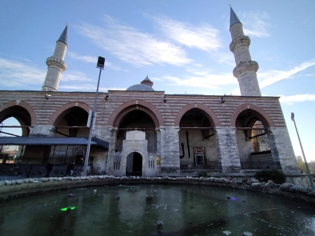 Edirne\'de süs havuzları buz tuttu