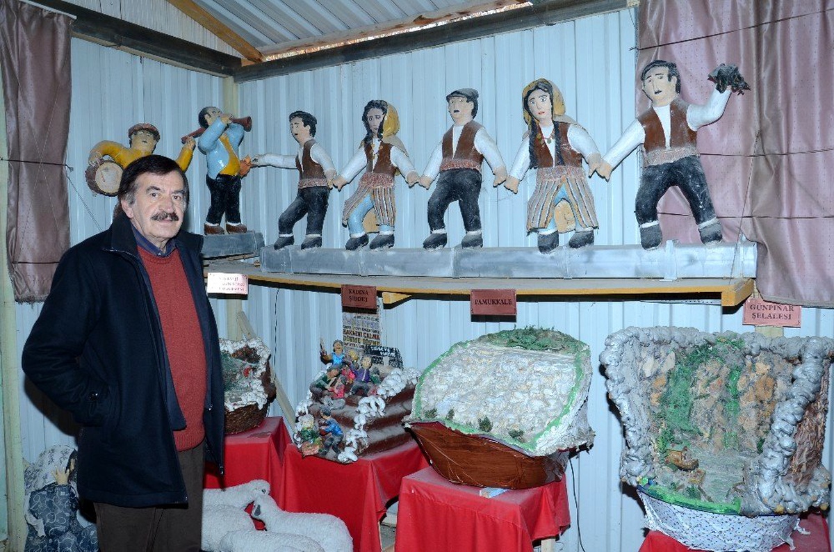 Emekli öğretmene maket yapımı enografik sanatçı kartı