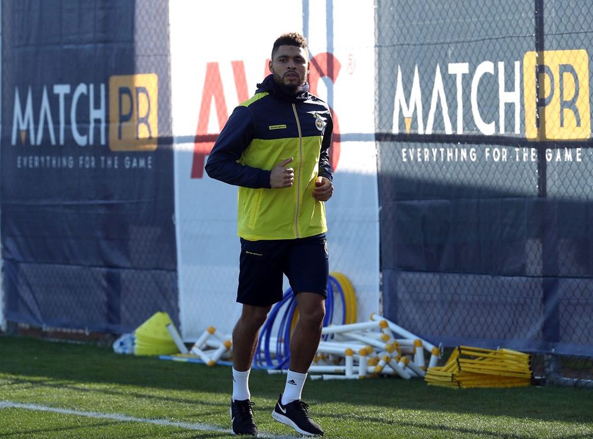 Fenerbahçe\'de Simon Falette ilk antrenmanına çıktı
