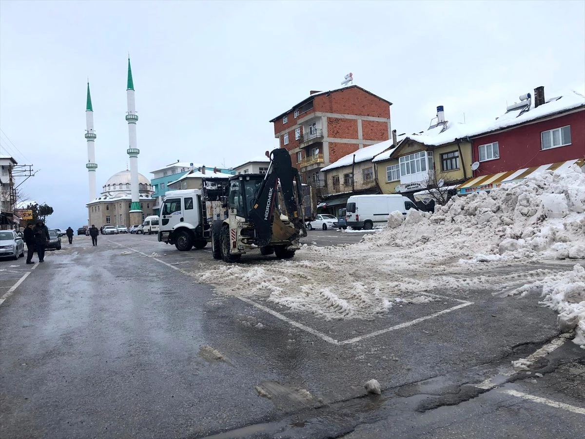 Hüyük\'te belediye ekiplerinin karla mücadele çalışmaları