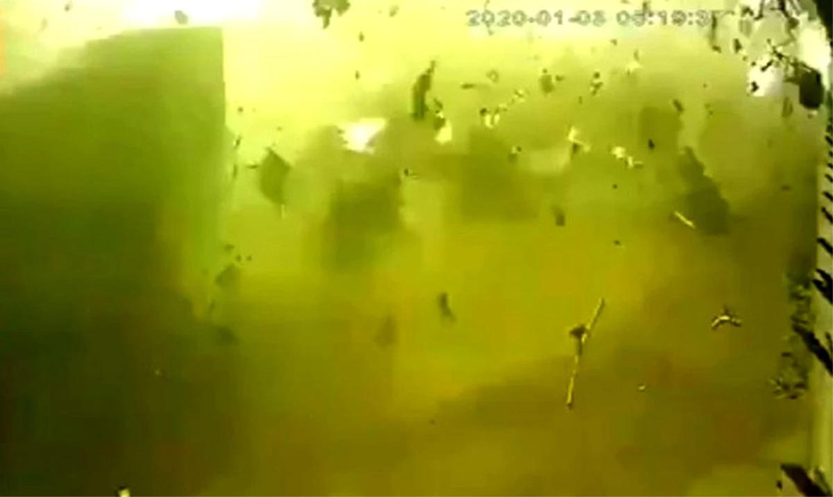 İşte İran\'da düşen uçağın patlama anına ait görüntüler