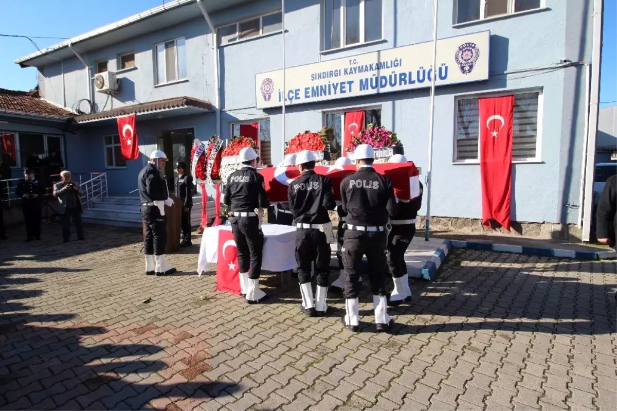 Kanserden hayatını kaybeden polis gözyaşlarıyla uğurlandı