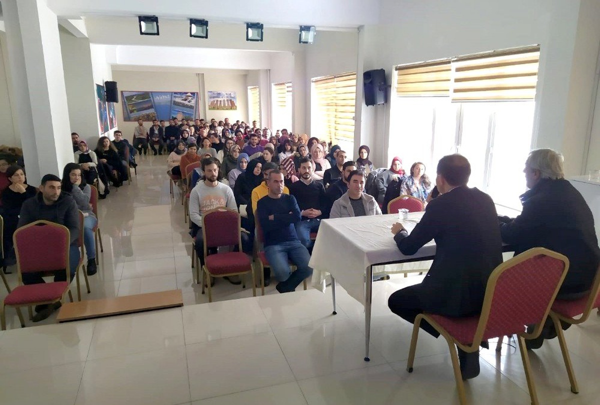 Kaymakam Erat, aday öğretmenlerle bir araya geldi