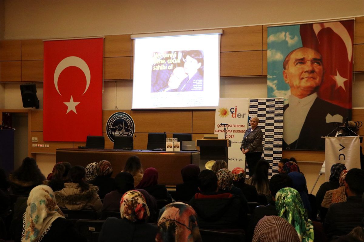 Kayseri\'de Çocuk İstiyorum Dayanışma Derneği toplantı yaptı