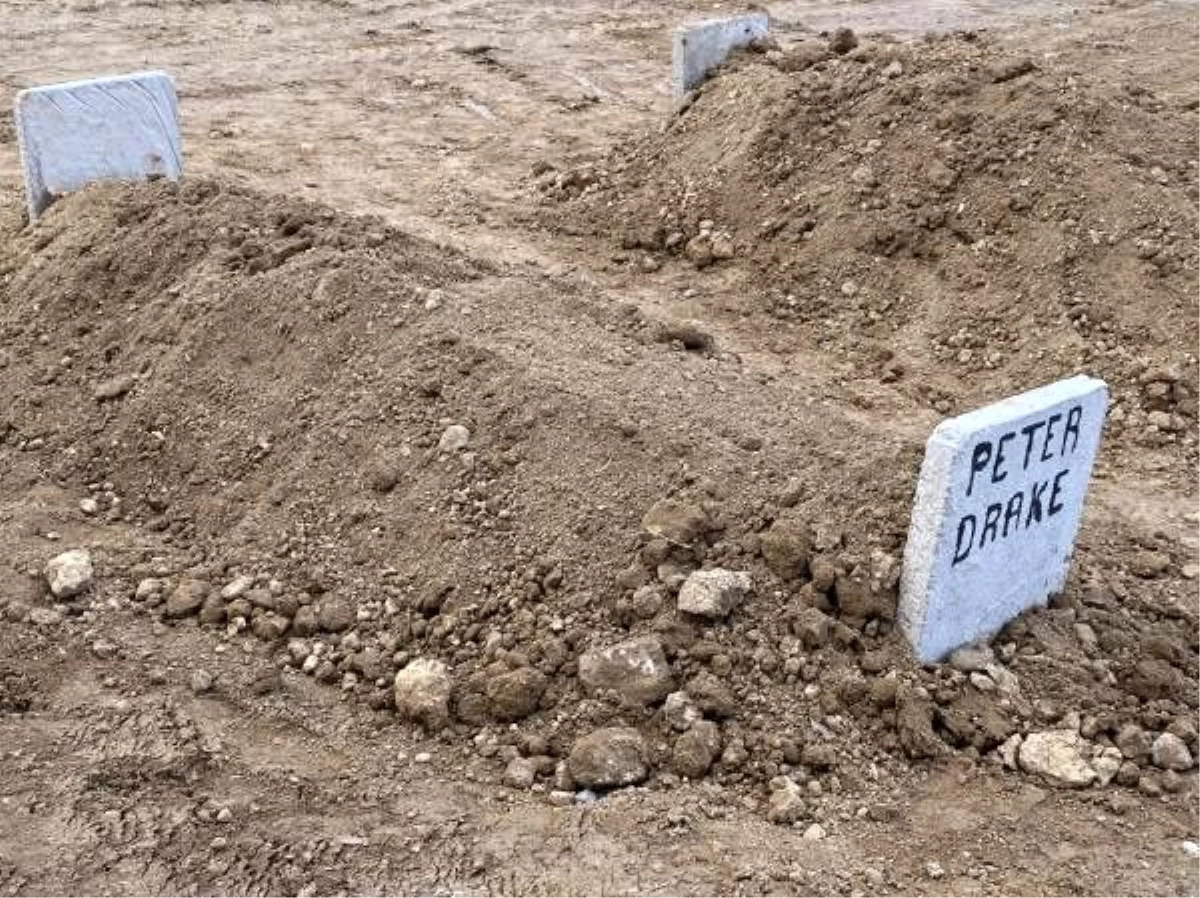 KKTC\'de cenazeler karıştı… Türk Bakanın dayısını İngiliz mezarlığına defnettiler