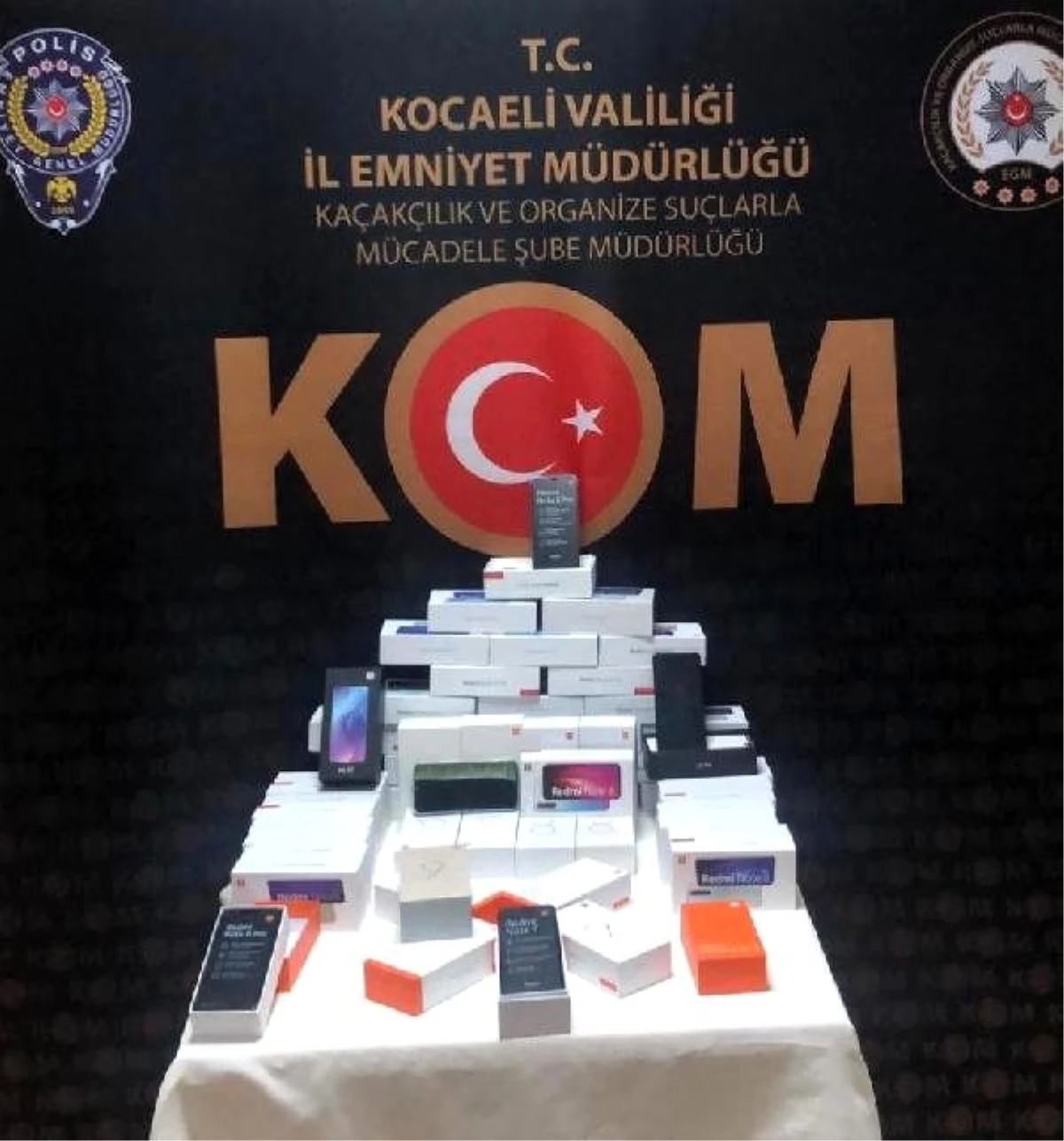 Kocaeli\'de kaçak cep telefonu operasyonu