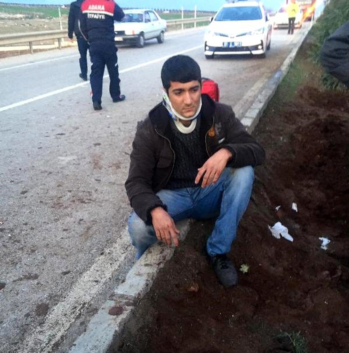 Lastiği patlayınca devrilen midibüsteki 30 işçi yaralandı