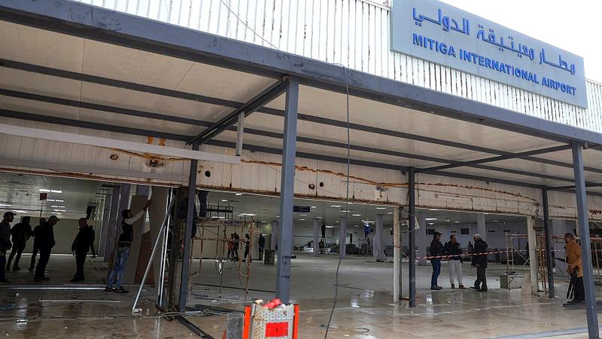 Libya\'da Hafter güçleri uçuşa yasak bölgeyi Mitiga Havaalanı\'na genişletti