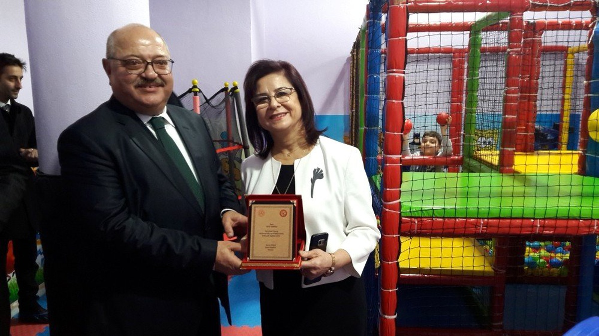 Merhum Özlem Demirsu adına anaokulunda yapılan oyun salonu açıldı