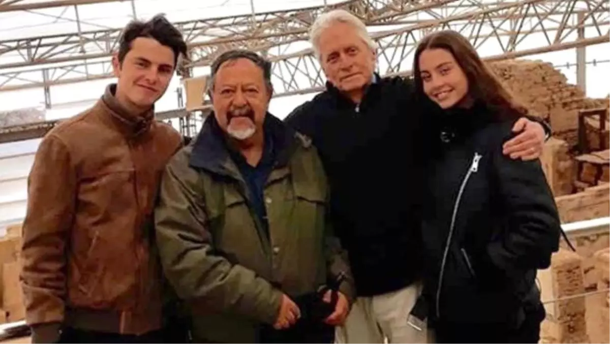 Michael Douglas çocukları Dylan ve Carys ile Efes Antik Kenti\'ni gezdi