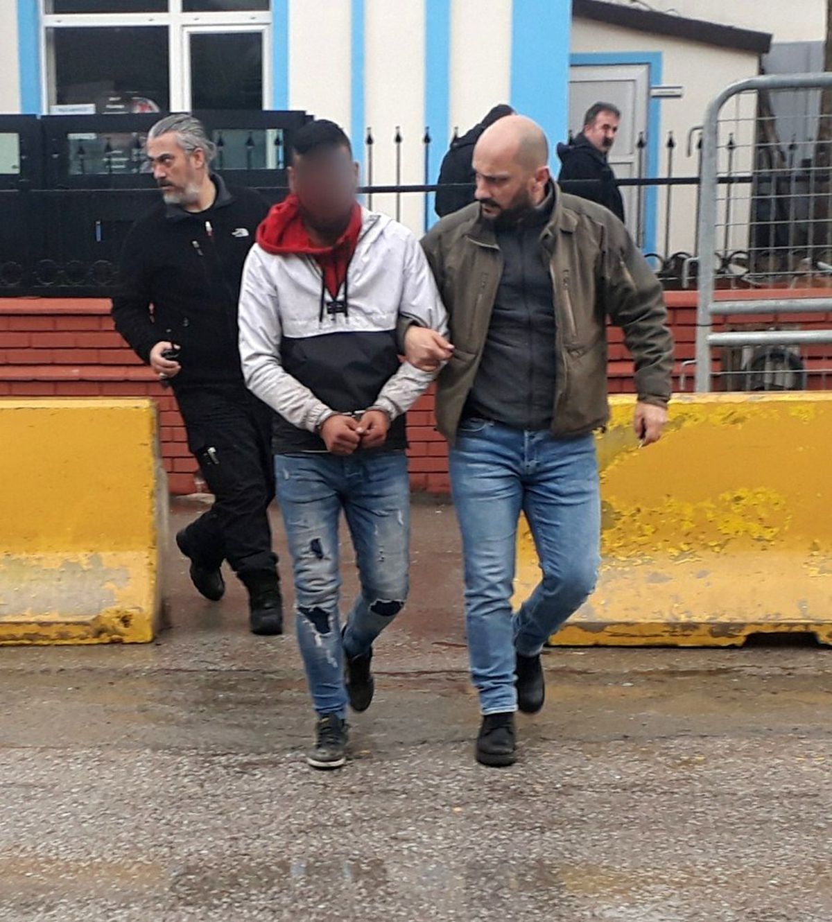 Millet Bahçesi inşaatından 18 bin liralık kablo çalan 2 kişi yaralandı