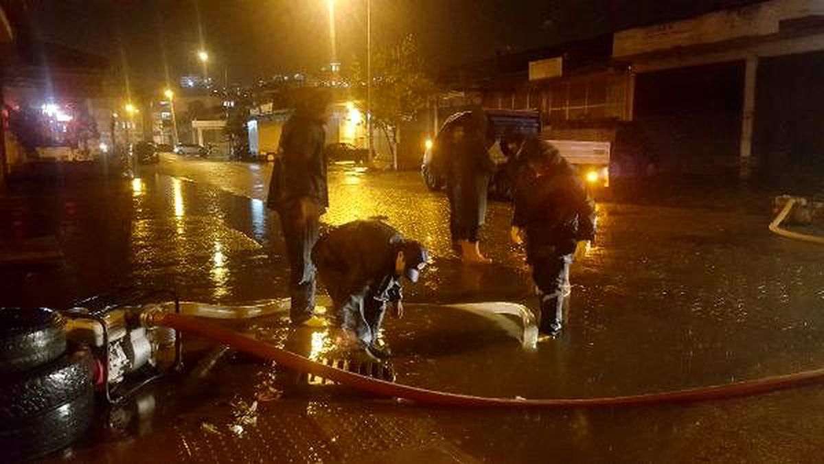 Ordu\'da sağanak etkili oldu, yollar göle döndü