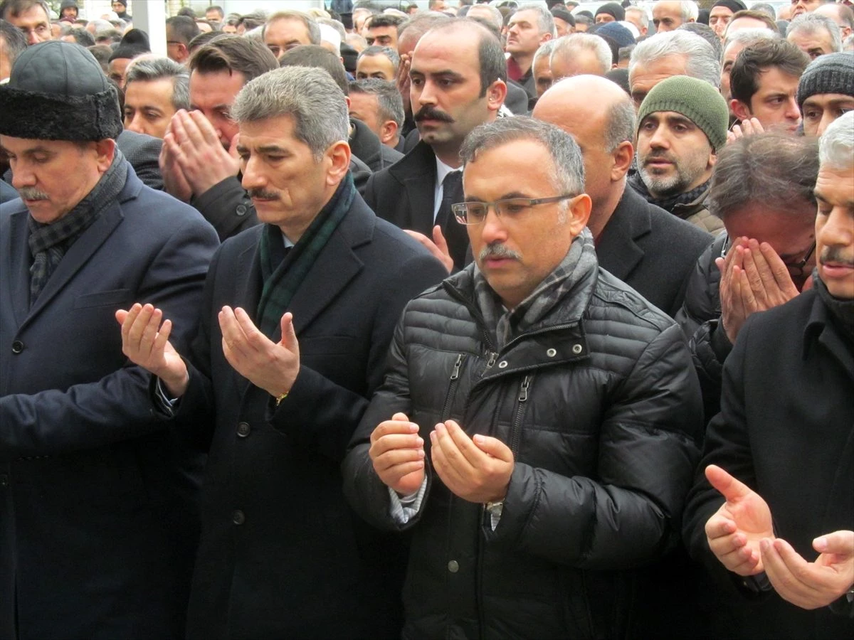 Rize Valisi Çeber\'in babasının cenazesi Tokat\'ta defnedildi
