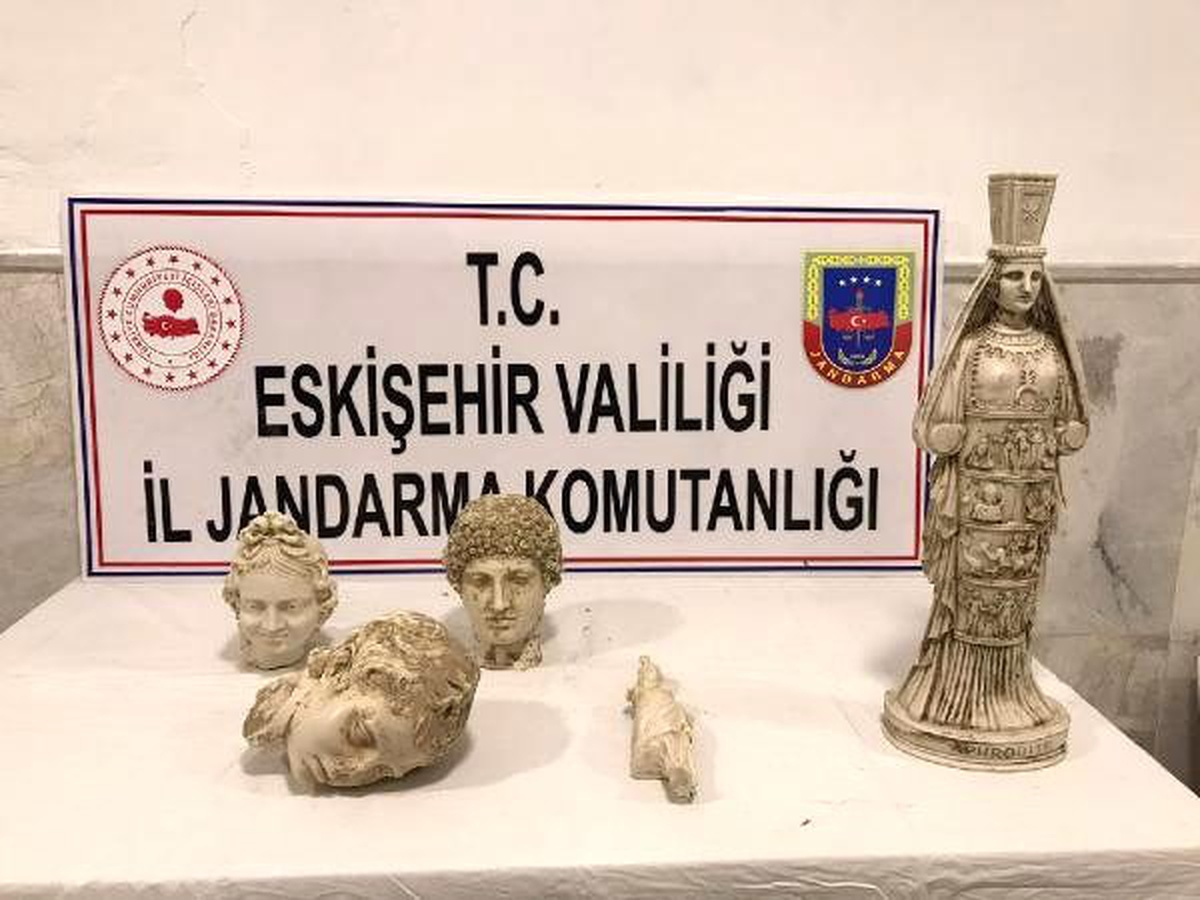 Roma dönemine ait 5 heykelle yakalandılar