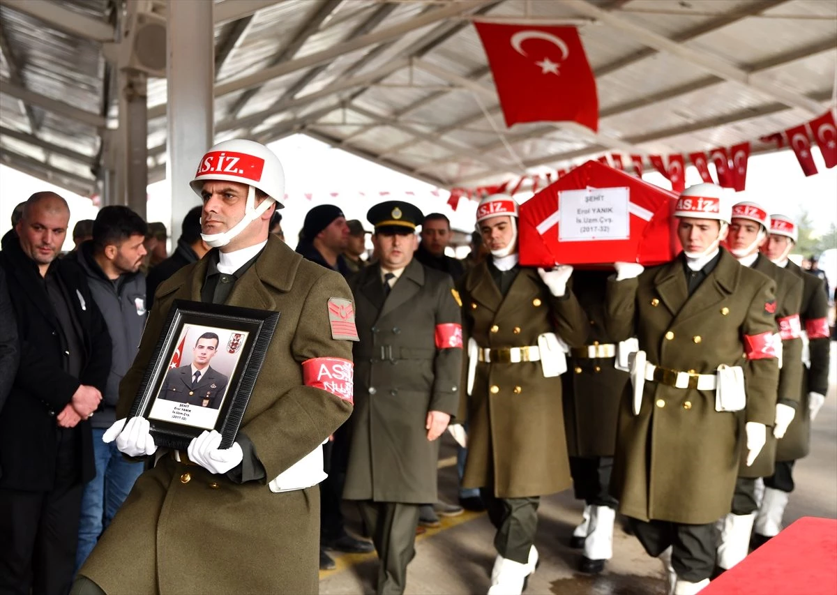 Şehit Uzman Çavuş Erol Yanık, Gaziantep\'te son yolculuğuna uğurlandı