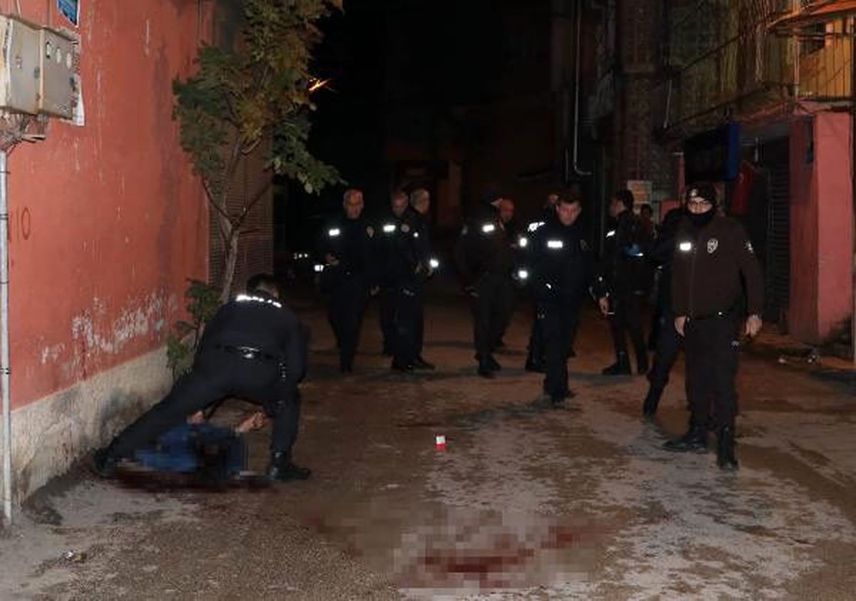 Sokak ortasında silahlı çatışma: 1 yaralı