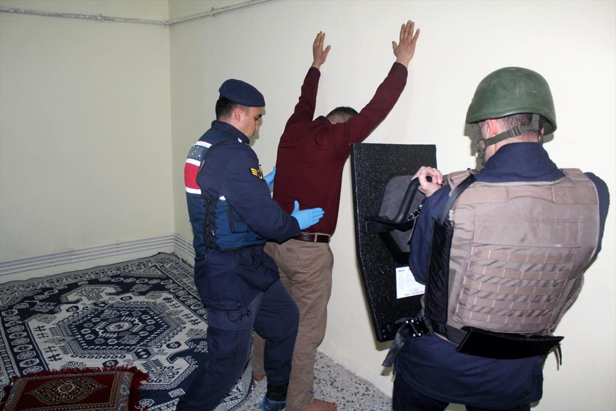 Suriye\'deki terör gruplarıyla bağlantılı 3 zanlı Kayseri\'de yakalandı