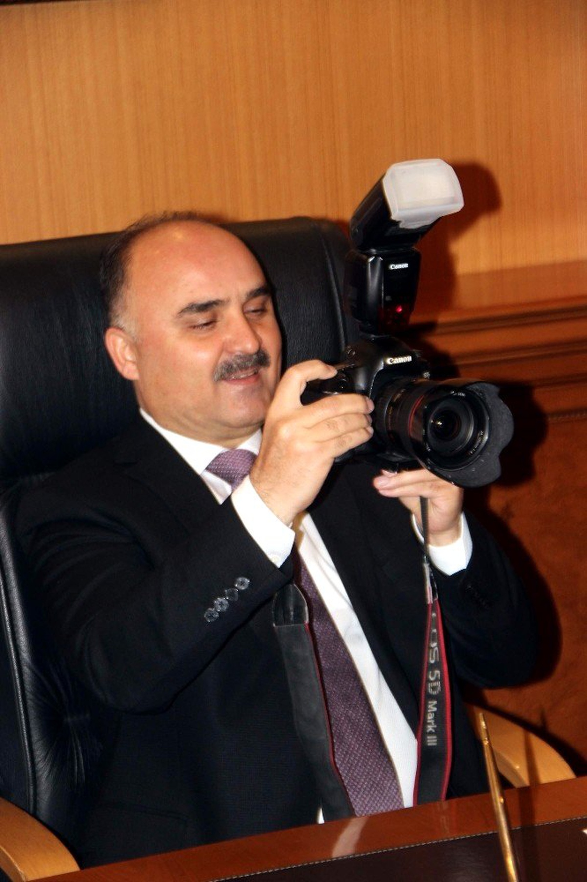 Vali Günaydın, "Gazeteciler, vatandaşla kurumlar arasında köprü görevi görmektedir"