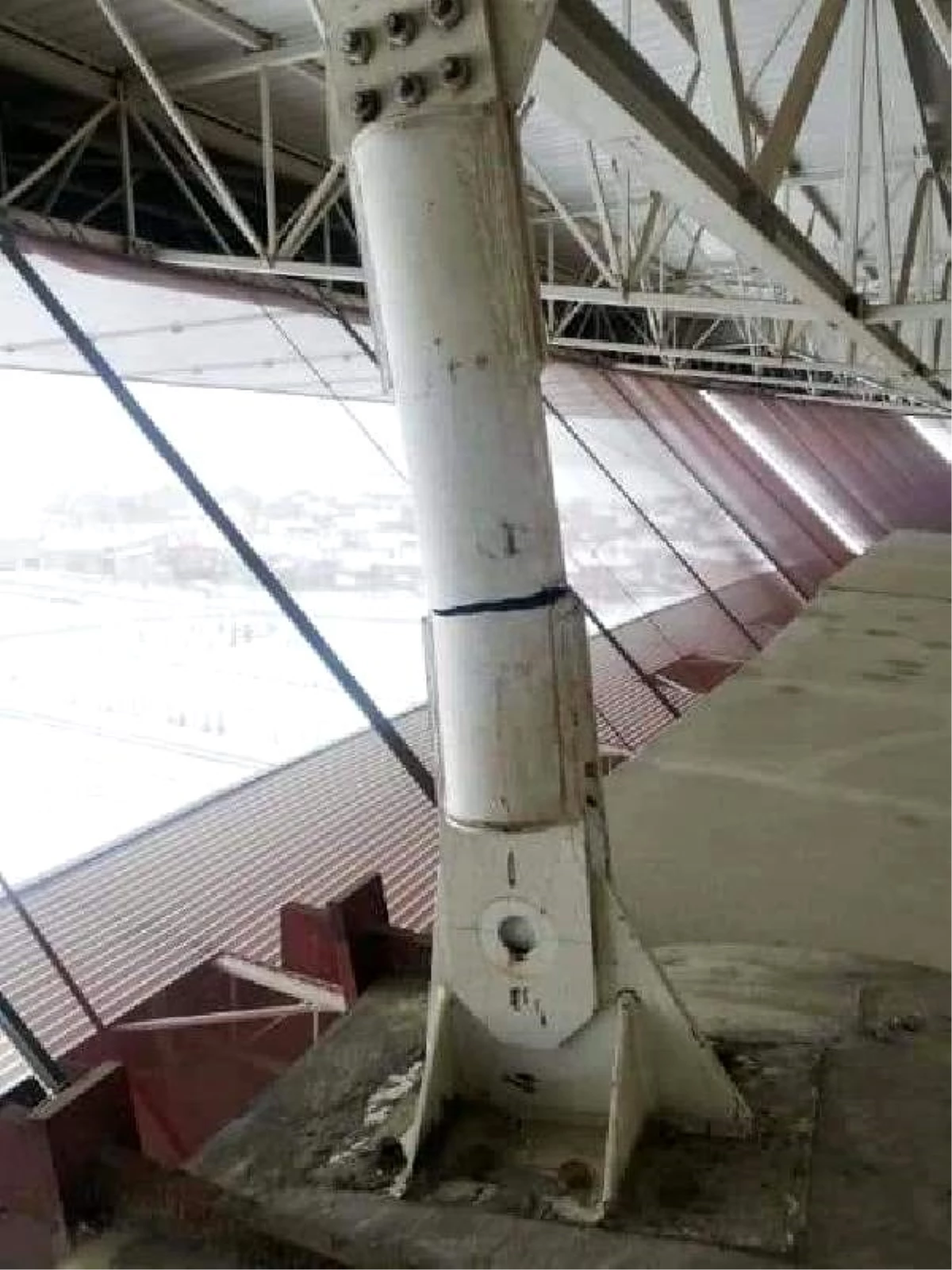 Yeni Eskişehirspor Stadı \'kar hasarı\' nedeniyle kapatıldı