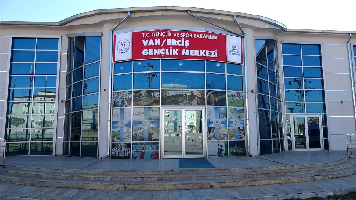 Yükümlüler gençlik merkezinin bakım ve onarımını yaptı