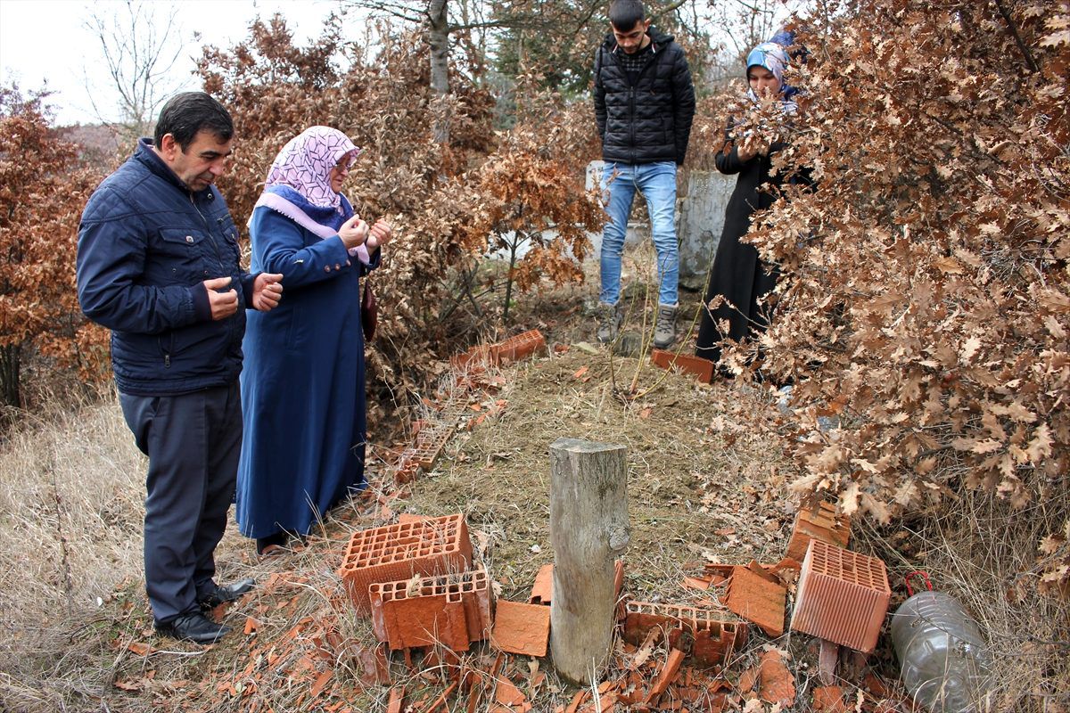 52 yıl sonra kavuştuğu gerçek ailesiyle hasret gideriyor